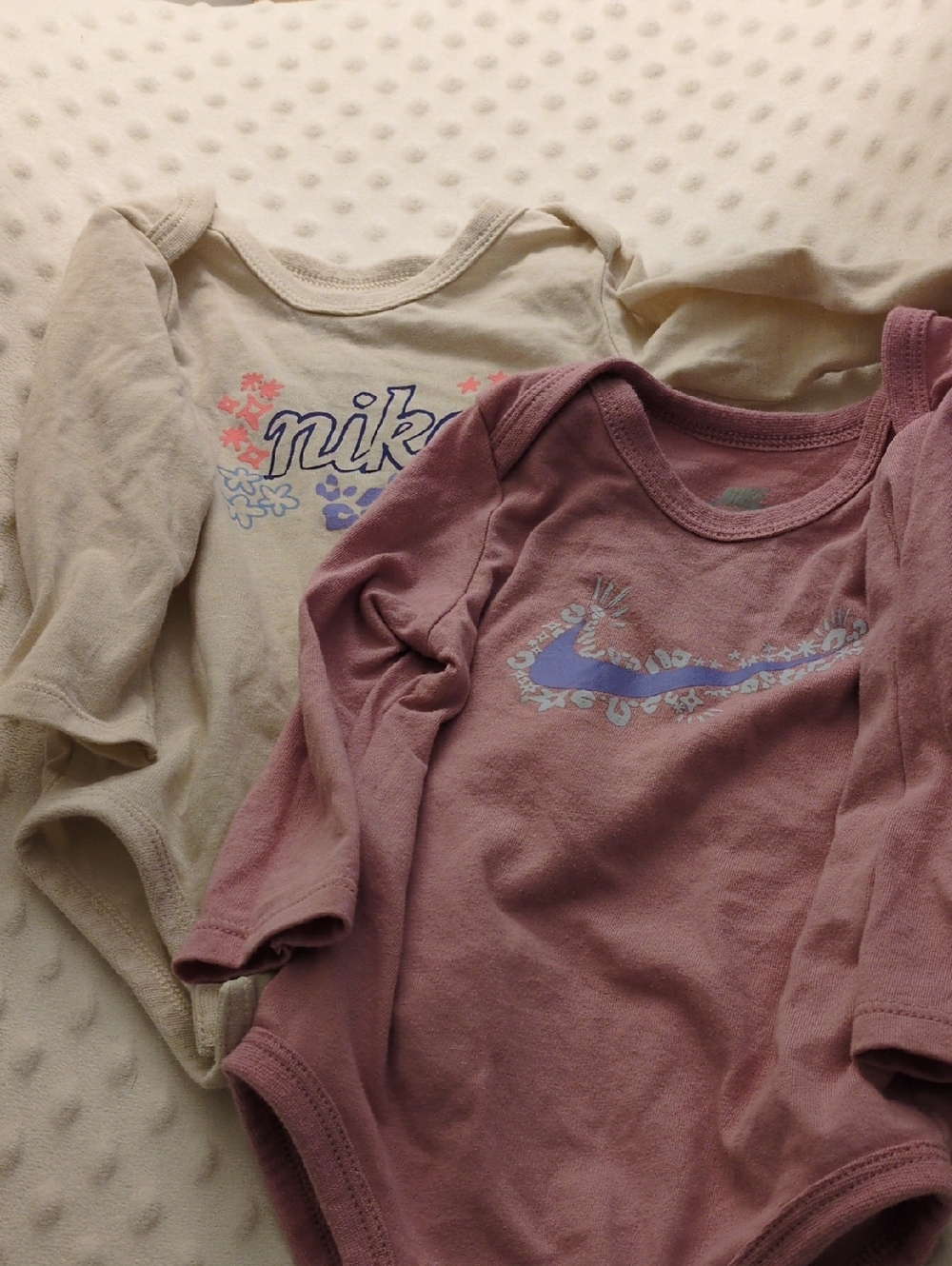 Nike Long-Sleeve Baby Bodysuit Duo — Mauve Pink & Cream, 9m